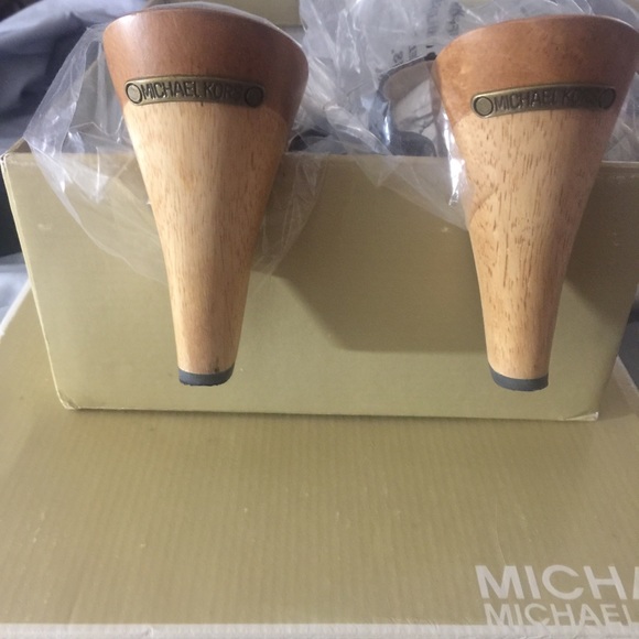Michael Kors Mules Size 7 1/2 - Picture 3 of 5